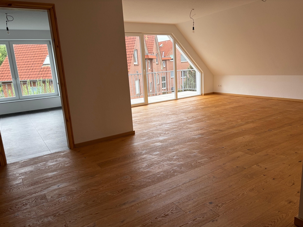 Alles NEU - Erstbezug nach Sanierung - Wohnzimmer