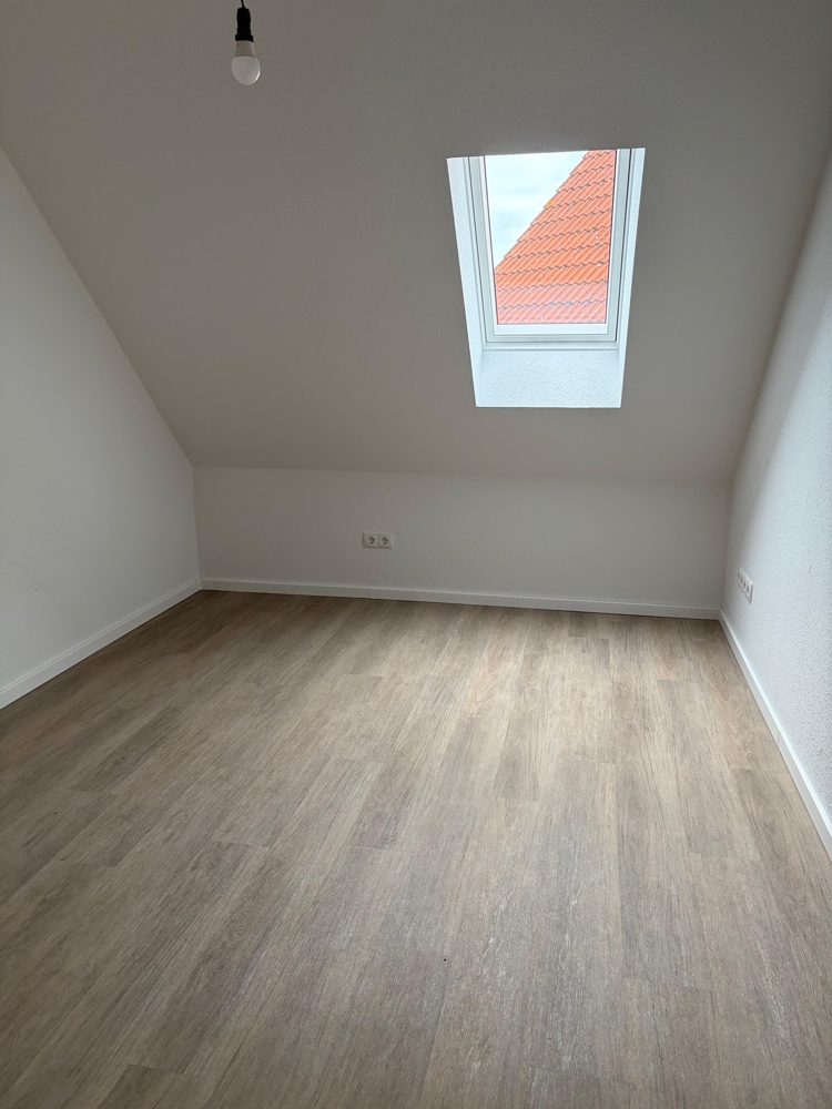 Alles NEU - Erstbezug nach Sanierung - Büro/Gast