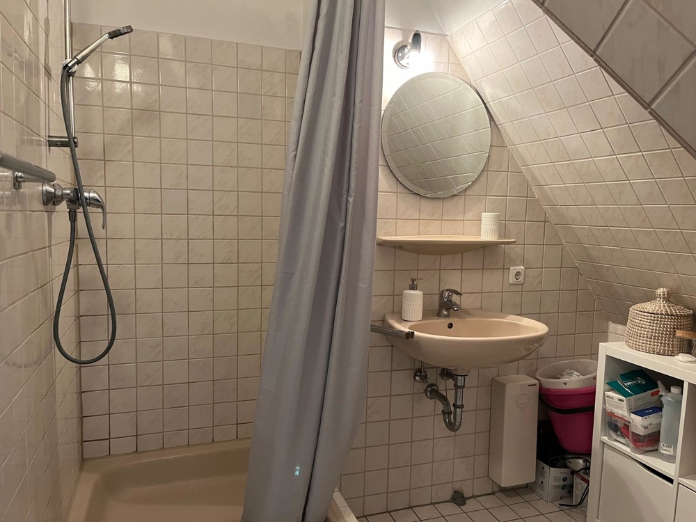 Dachgeschosswohnung in Stadtlage - Duschbad
