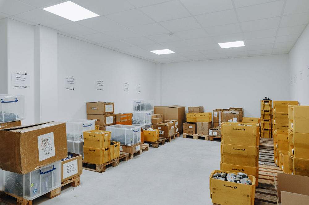 * Hallen - und Bürogebäude * - Lagerfläche