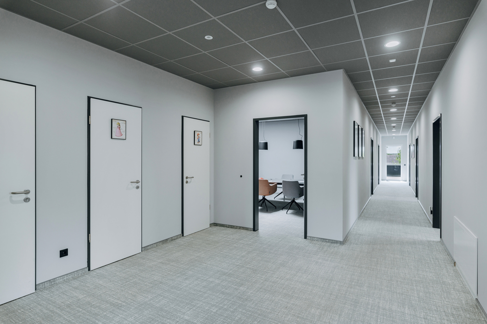 * Hallen - und Bürogebäude * - Flur Büro