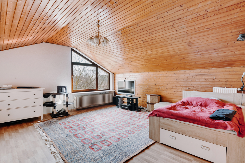 Festpreis - Großes Grundstück, Feldblick & Kamin – Einfamilienhaus in Scharnebeck! - Raum im Obergeschoss