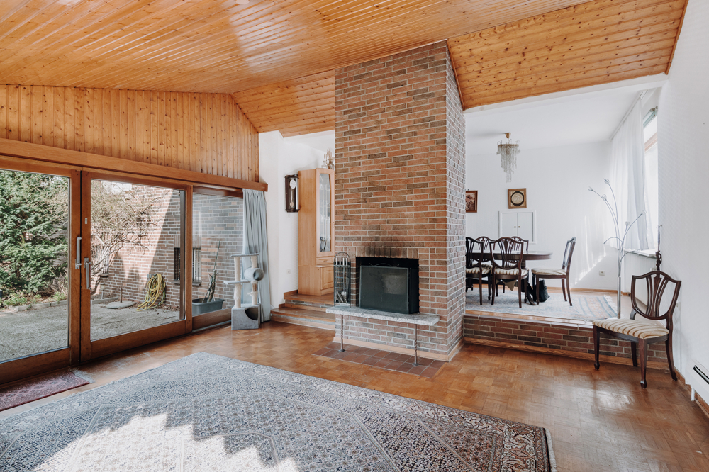 Festpreis - Großes Grundstück, Feldblick & Kamin – Einfamilienhaus in Scharnebeck! - Blick zum Essbereich