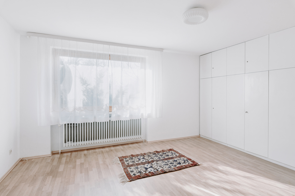 Festpreis - Großes Grundstück, Feldblick & Kamin – Einfamilienhaus in Scharnebeck! - Freundliches Schlafzimmer