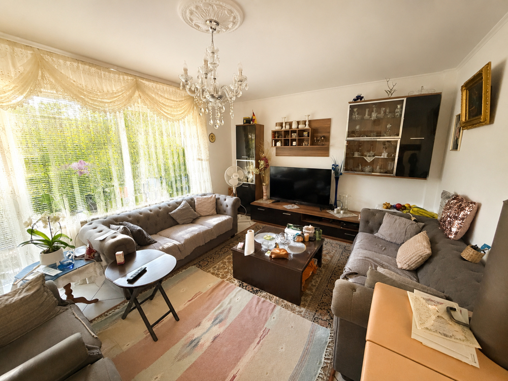 Rohdiamant in Reppenstedt: Haus mit 800 m² Traumgarten - Wohnzimmer