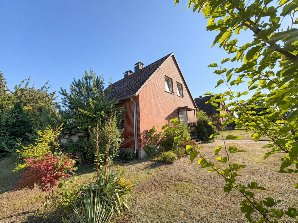 Rohdiamant in Reppenstedt: Haus mit 800 m² Traumgarten - Hausansicht