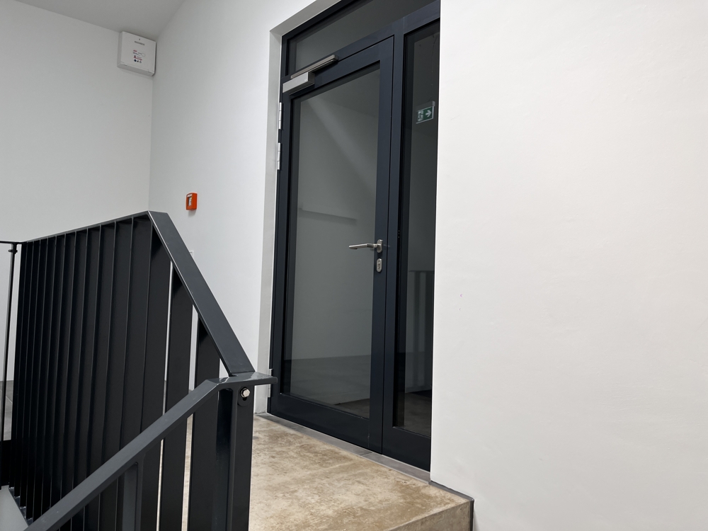 * Neubau Bürohaus in der Goseburg * - Eingang