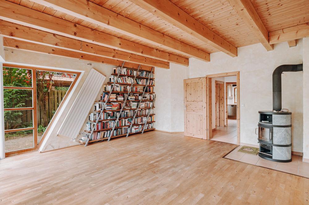 Nachhaltiges Reihenendhaus mit viel Charakter - Wohnzimmer