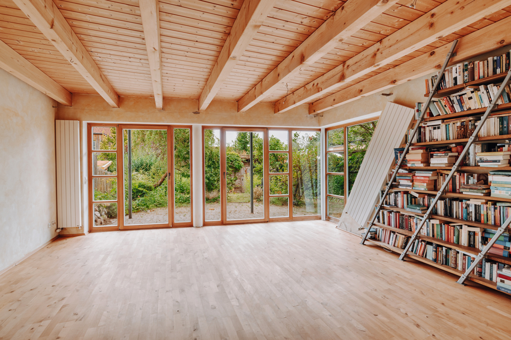 Nachhaltiges Reihenendhaus mit viel Charakter - Wohnzimmer