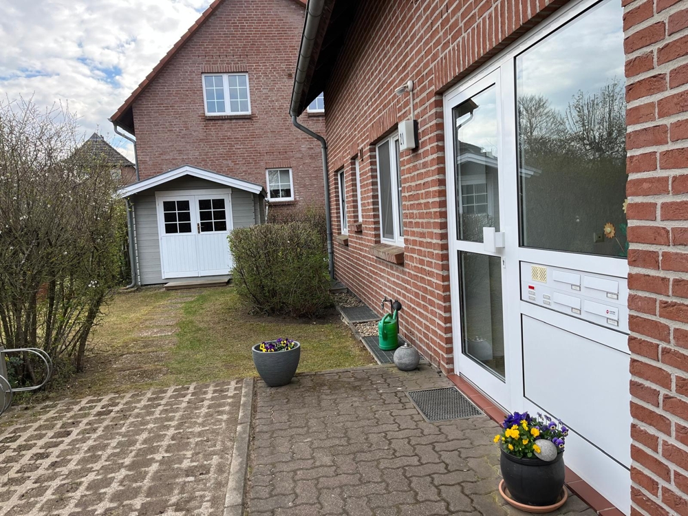 Neues Zuhause mit Balkon, Terrasse und Garten - Hauseingang