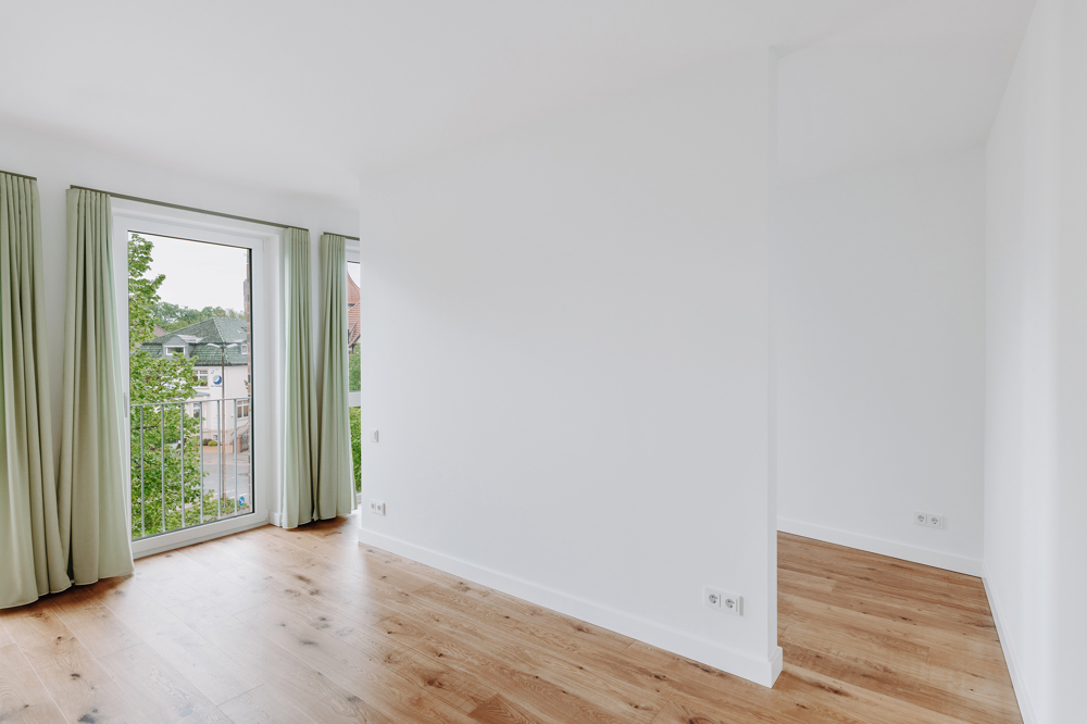 Großzügige, zentrale 3-Zimmer-Wohnung mit Balkon - Schlaf und Ankleidezimmer
