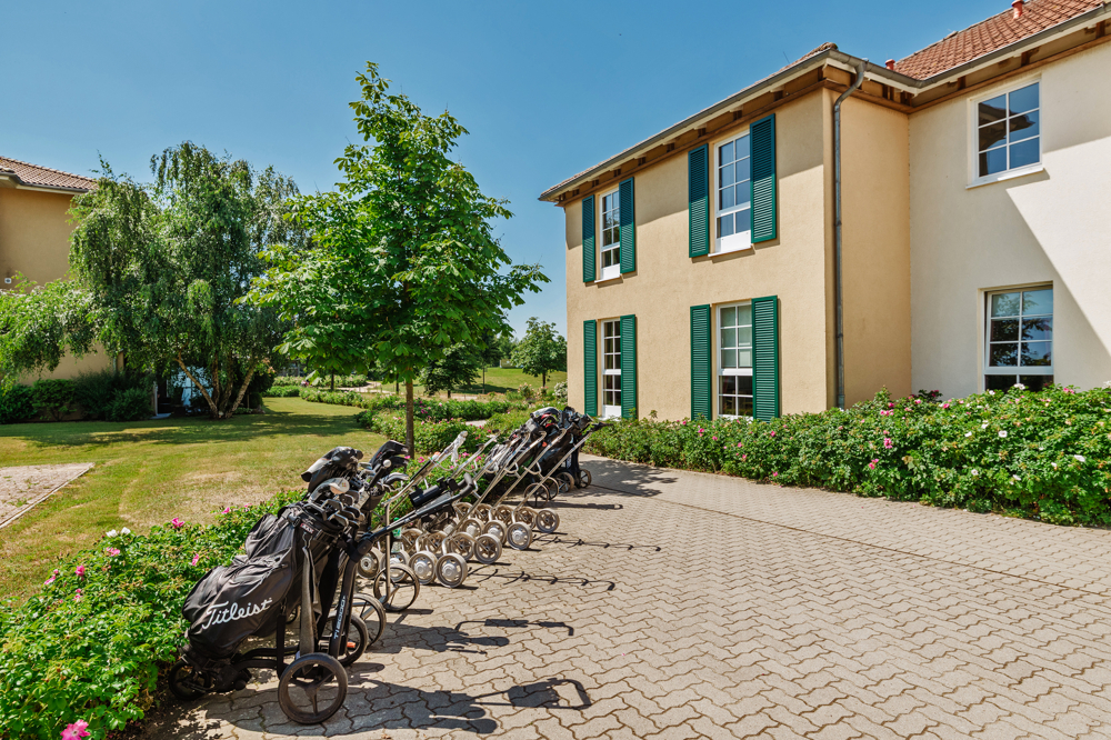 Einmalige Traumlage direkt am Golfplatz - Auf zum Golf