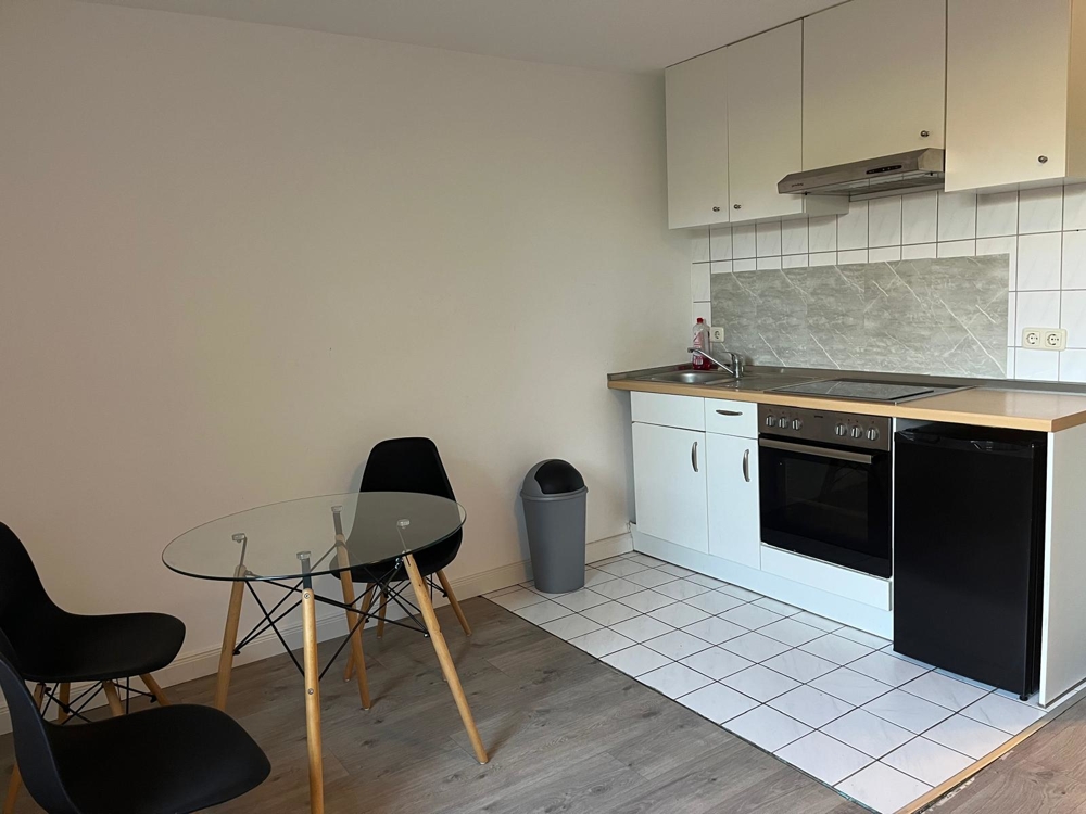 Ruhige Single-Wohnung im Souterrain - Küche+Essen
