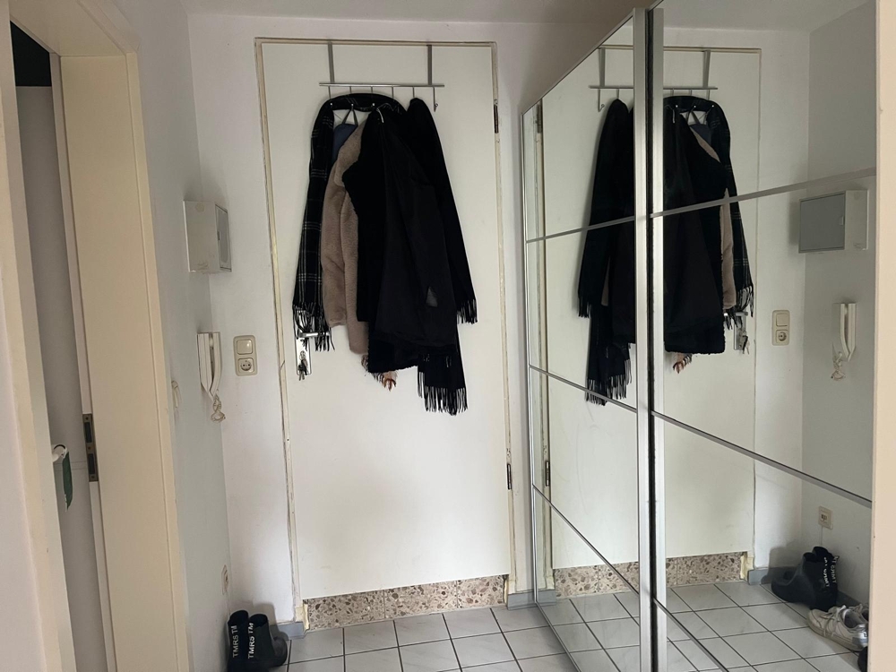 Ruhige Single-Wohnung im Souterrain - Flur
