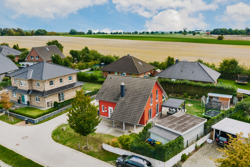 Modernes Wohnglück mit Wintergarten in Boltersen - Ein Blick aus der Luft