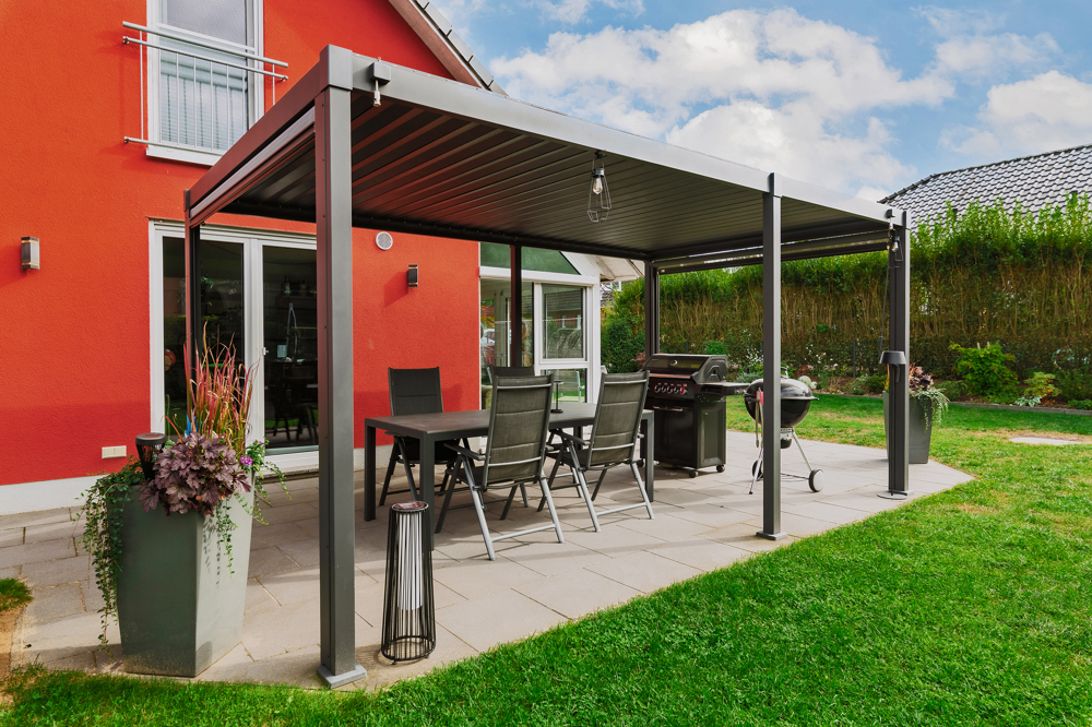 Modernes Wohnglück mit Wintergarten in Boltersen - Pergola
