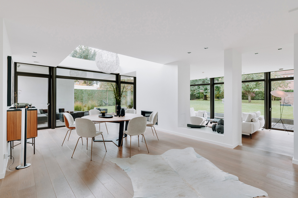 Exklusive Architektenvilla in Lüneburg-Häcklingen! - Helles Atrium
