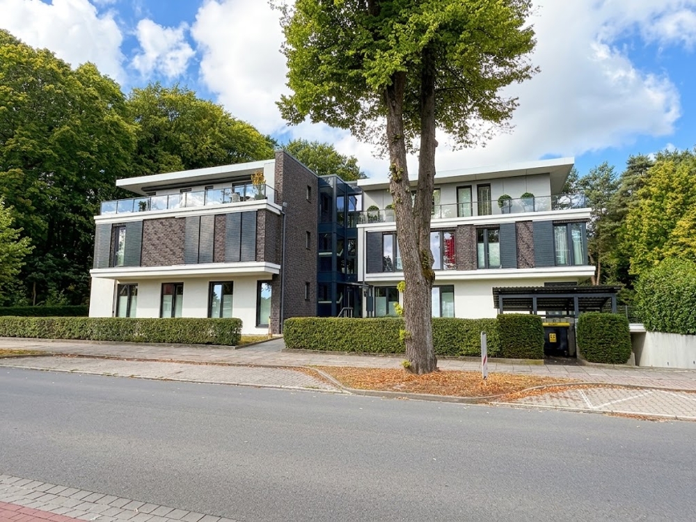 Einmalige Lage direkt am Kurpark - Hausansicht