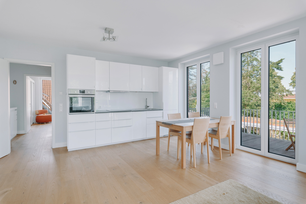 Lichtdurchflutet und energieeffizient: 2-Zimmer Wohnung im Roten Feld - Moderne Einbauküche