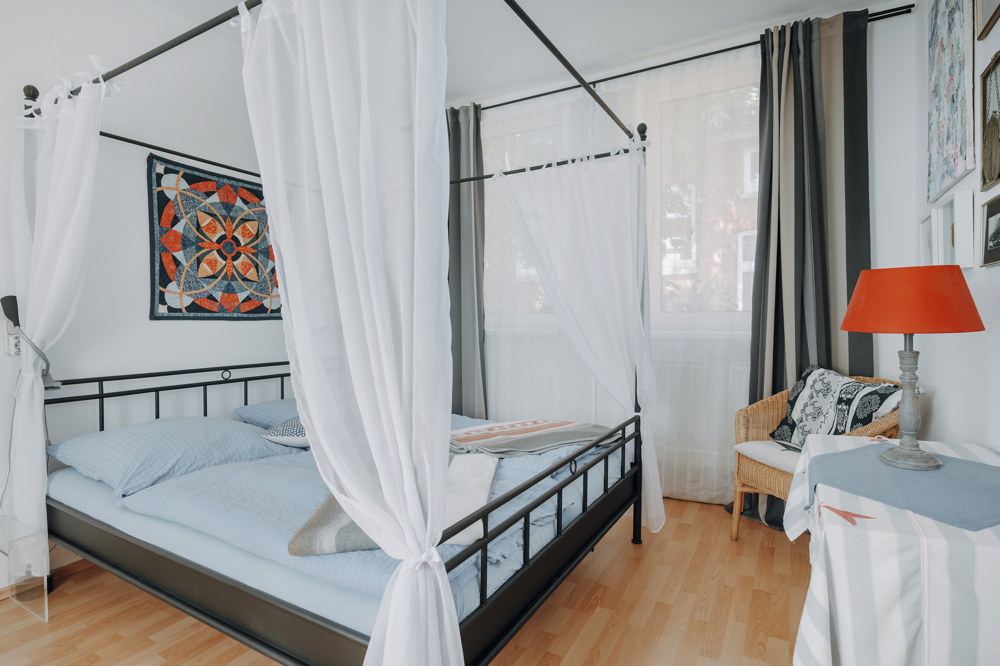 Drei vermietbare Einheiten in innenstadtnaher Lage! - Schlafzimmer im Hinterhaus
