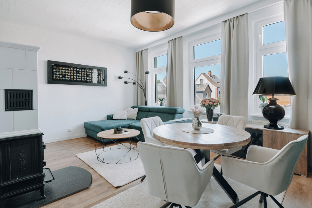 Drei vermietbare Einheiten in innenstadtnaher Lage! - Wohnzimmer im Obergeschoss