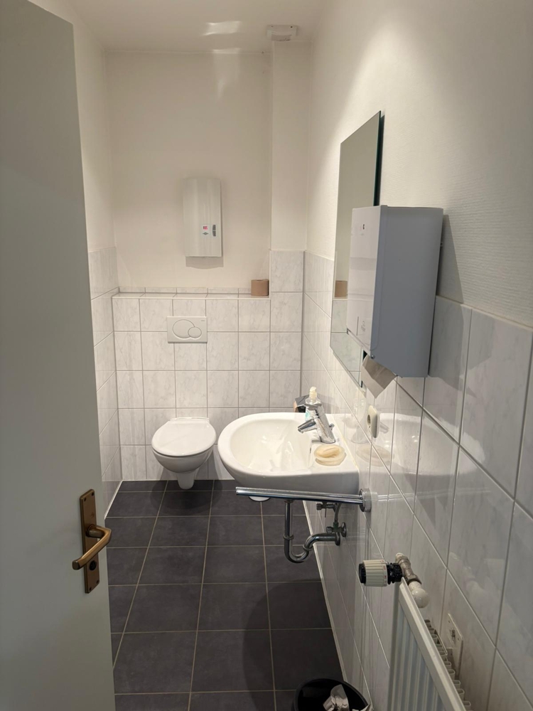 * Bürofläche mit viel Tageslicht in der Stadtkoppel * - Sanitär 2