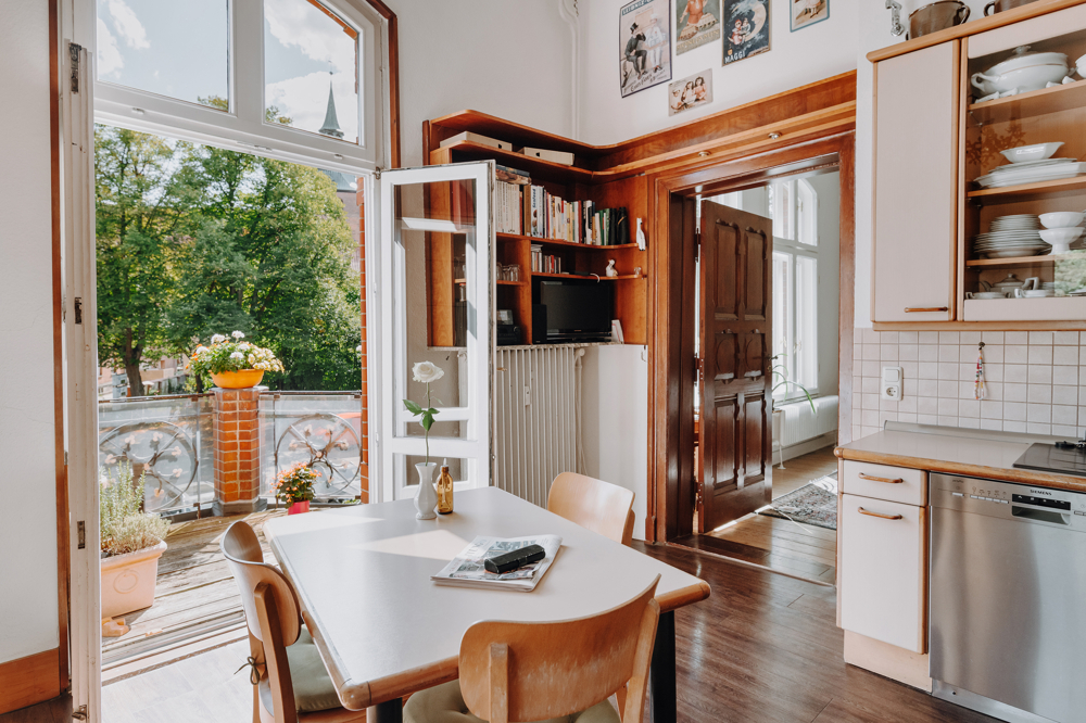 Charaktervolles Schmuckstück für Wohnen & Gewerbe - hier gehts zum Balkon